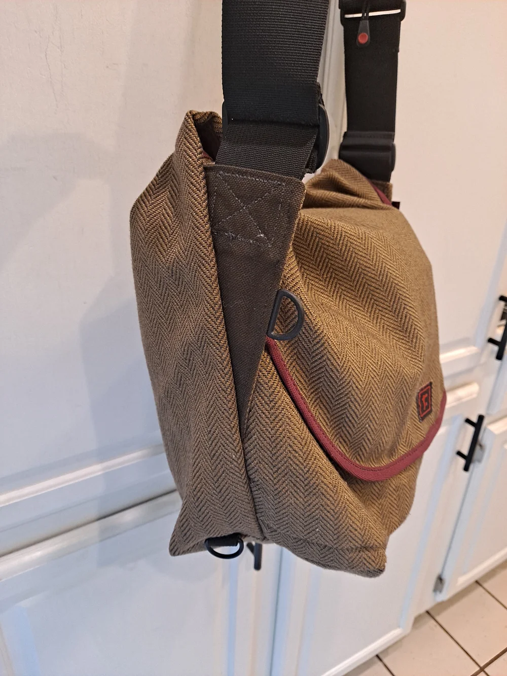 Rickshaw Performance Tweed Tan Herringbone Messenger Burgundy Trim Bagworks Zero